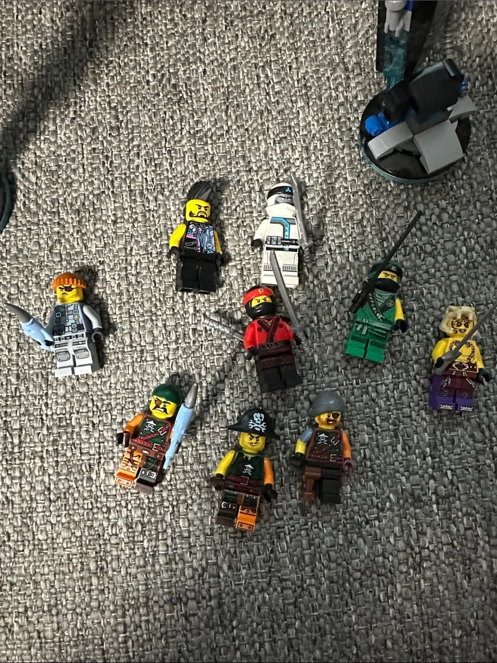 Lego Ninjago Blue and Black Spider Mech with Multiple Minifigures
